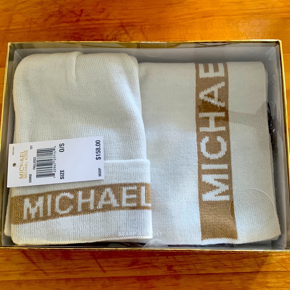Brand New never opened Michael Kors matching Beaning and Scarf Set
